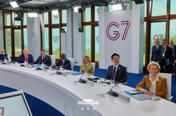 이 대통령, G7 정상회의서 'AI 발전 혜택, 전 인류가 함께 공유' 강조 기사 이미지